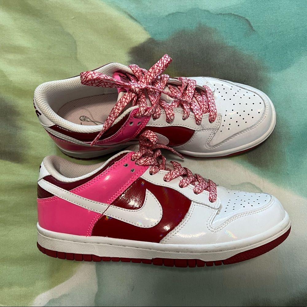 2007 Women’s Valentine’s Day Nike Dunks